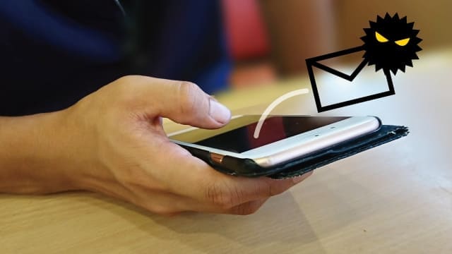 メールを受信したスマホの写真